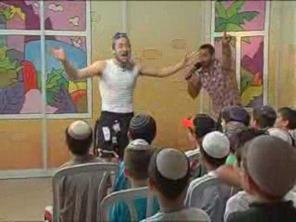 לגדול בכיף - הצגה - תחרות שחייה