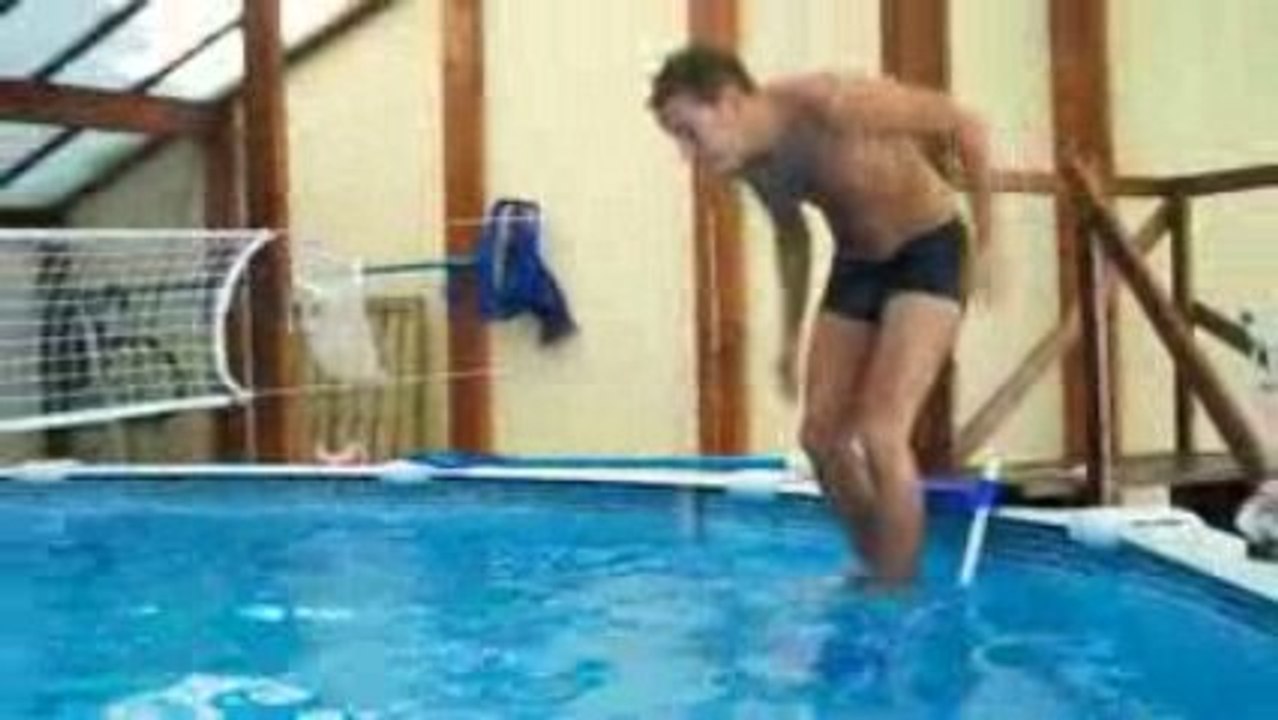ryan a la piscine
