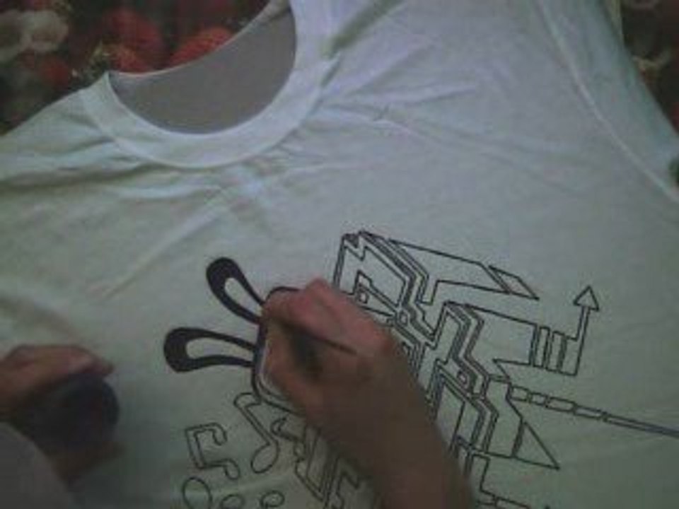 T-shirt painting / T-krekla apzīmēšana