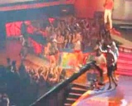 Miley Cirus scandalizza