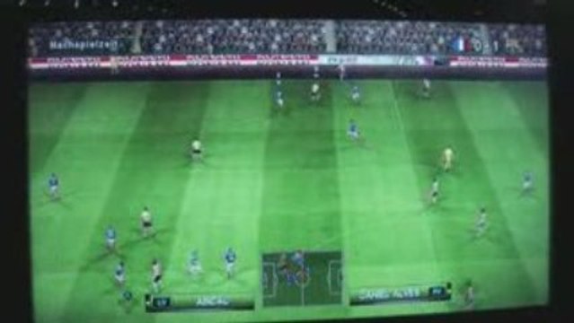 PES 2010 - gameplay - France vs Barcelona - Gamescom 09