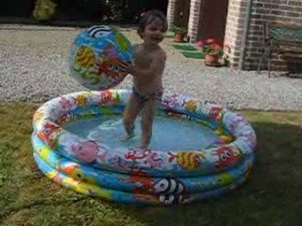 SIBYLLE DANS LA PATAUGEOIRE ...SUITE ...  MI -  AOUT 2009 .