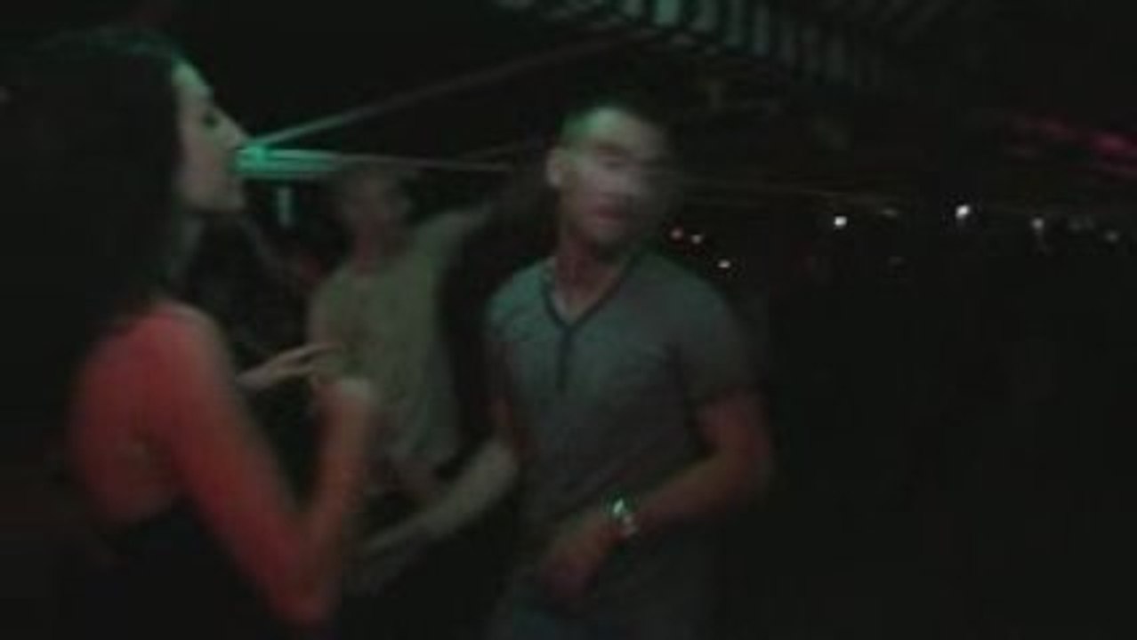 Jessy danse la salsa au Riva - La Ciotat