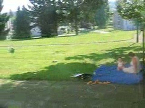 avec mamie dehors 180809 009