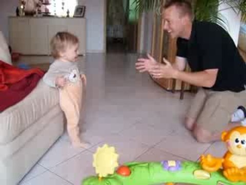 1er pas avec papa le 3 mai 2009