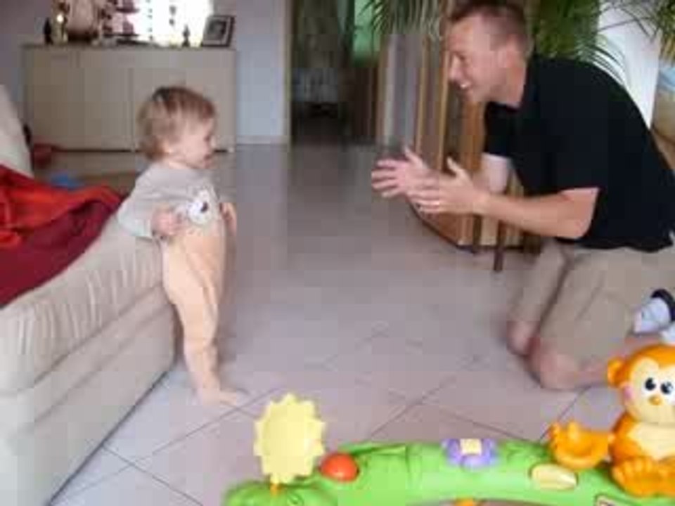 1er pas avec papa le 3 mai 2009