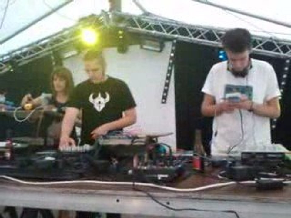 BROKE TOY LIVE @ ST-HADELIN (EXTRAIT)