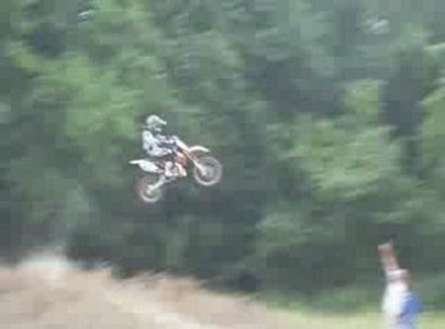 ENZO EN ACTION SUR SA MOTO