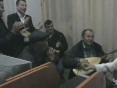 dirmilim.com Köprüden Geçti Gelin