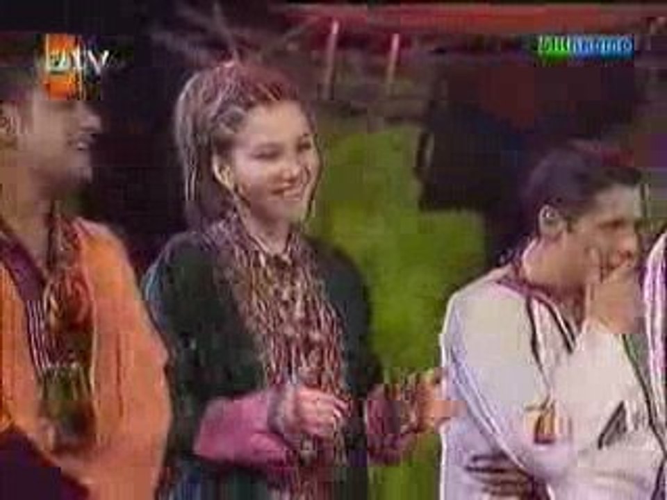 ata demirer uzun hava ayaginda kundura ata demirer