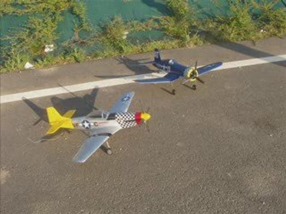 Avions RC: Vol P51D mustang et Corsair de chez art-tech