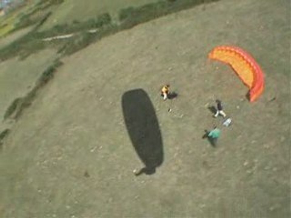 Parapente, vol sur le site de Diélette