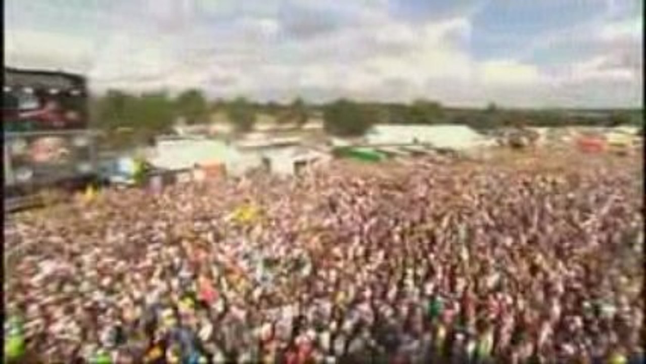 Lily Allen - The Fear (Live @ V Festival)