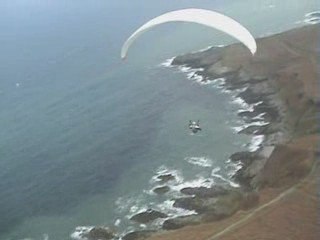 Parapente, vol sur le site d'Omonville