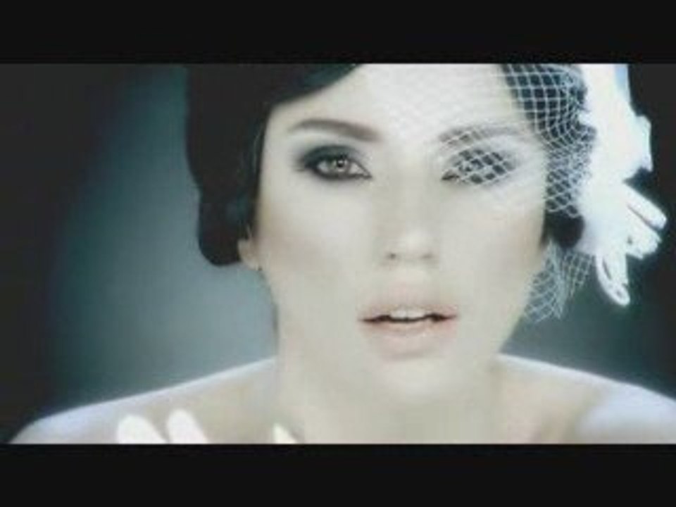 Gulsen - Su Gibi Gecerdi Zaman Klip H.Q.