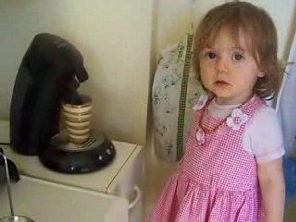 Marie fait le café