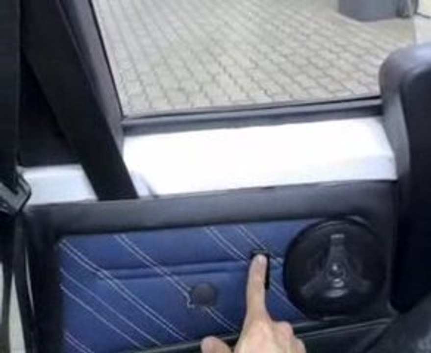 les vitres électriques à l'arrière sur peugeot 205 cabriolet