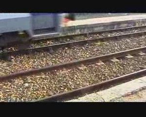 valentin filme le TER à la gare de st emilion