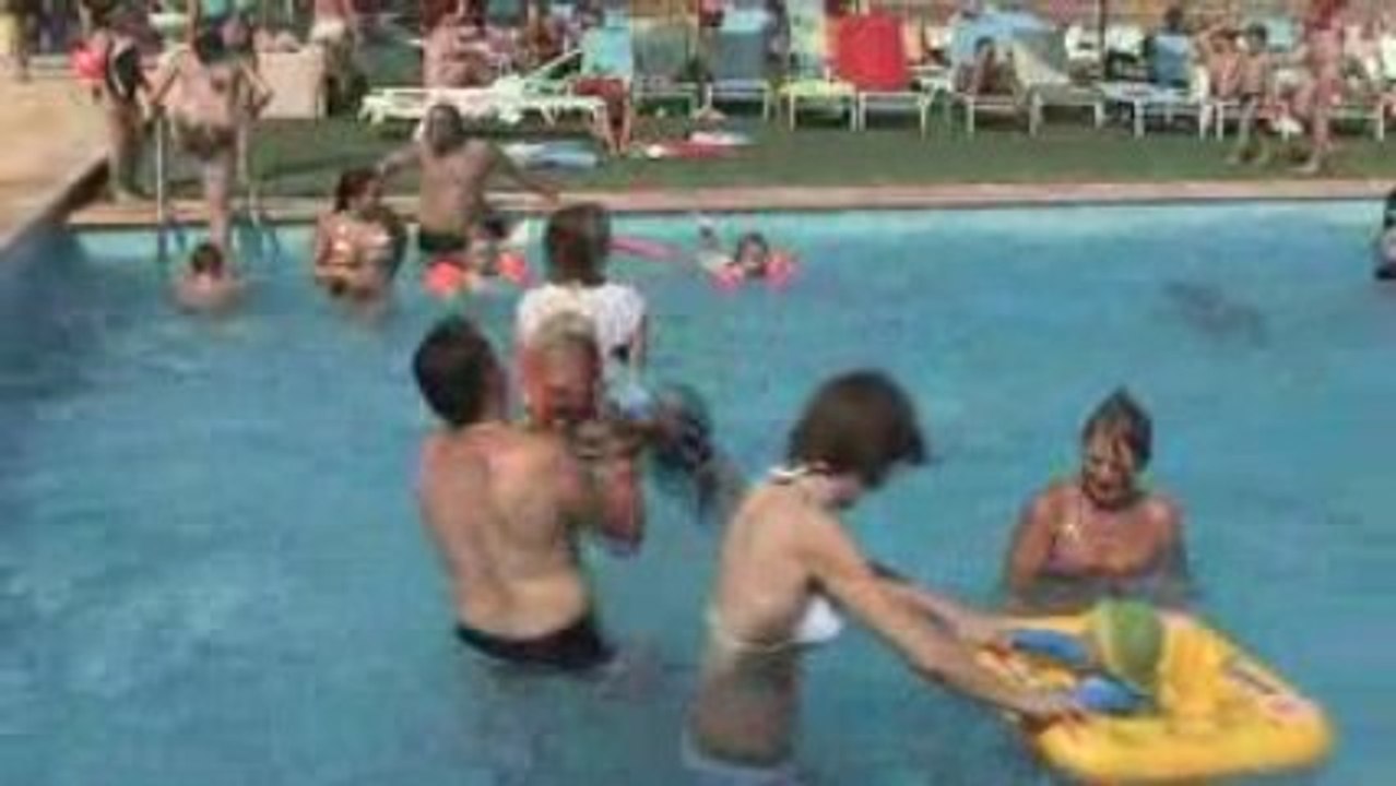 dans la piscine avec Tom
