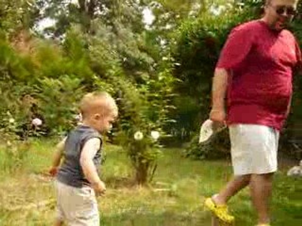 PETIT FOOT EN FAMILLE....PS: LE FILS BAT LE PERE....