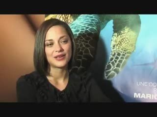 Marion Cotillard se prend pour JCVD ! MDR !!!