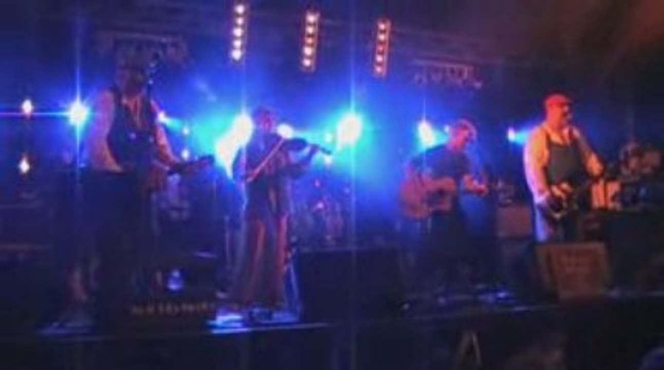 sur les docks bretagne port de Roscoff la chanson "Roscoff