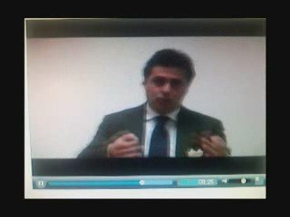 Licenzia i dipendenti via video e l'azienda licenzia lui