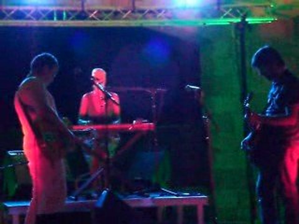 Elle Belga - Escóndete (fragmento)