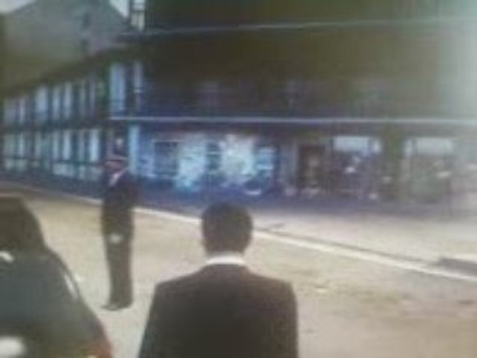 mafia truand invincible raide comme un piquet