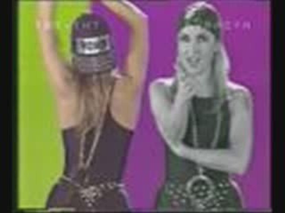 Yonca Evcimik- İn & Out
