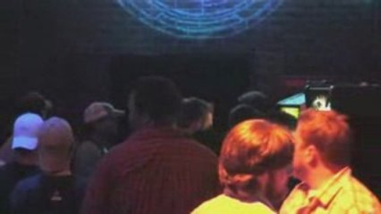 Tron Legacy - Viral - Flynn's Arcade