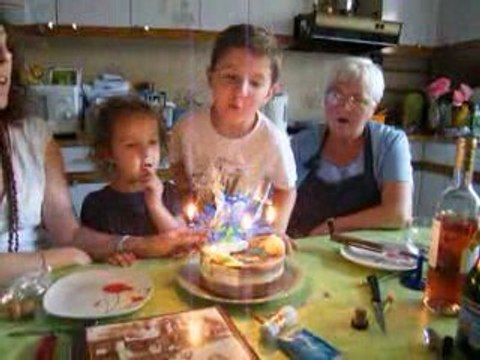 6 ans de Simon chez Papy et Mamie