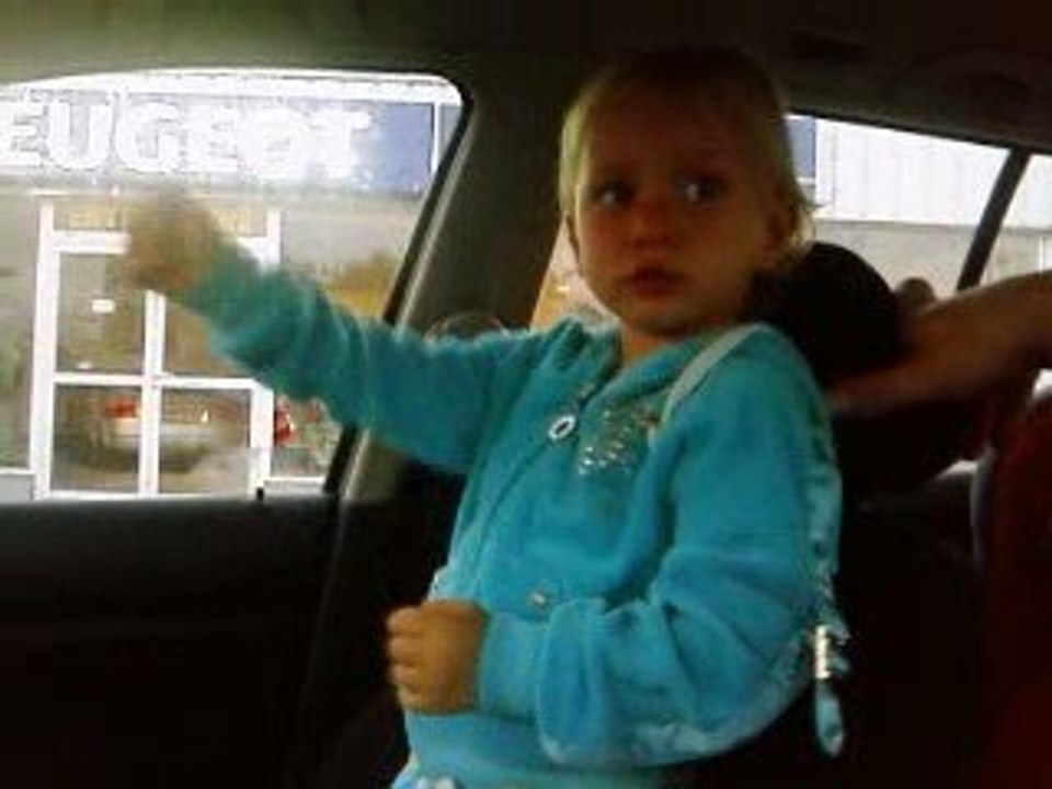 Maëlys Lemattre 28 mois déja jump