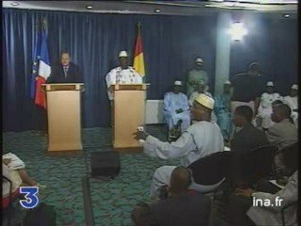Sékou Touré parle à Jacques Chirac