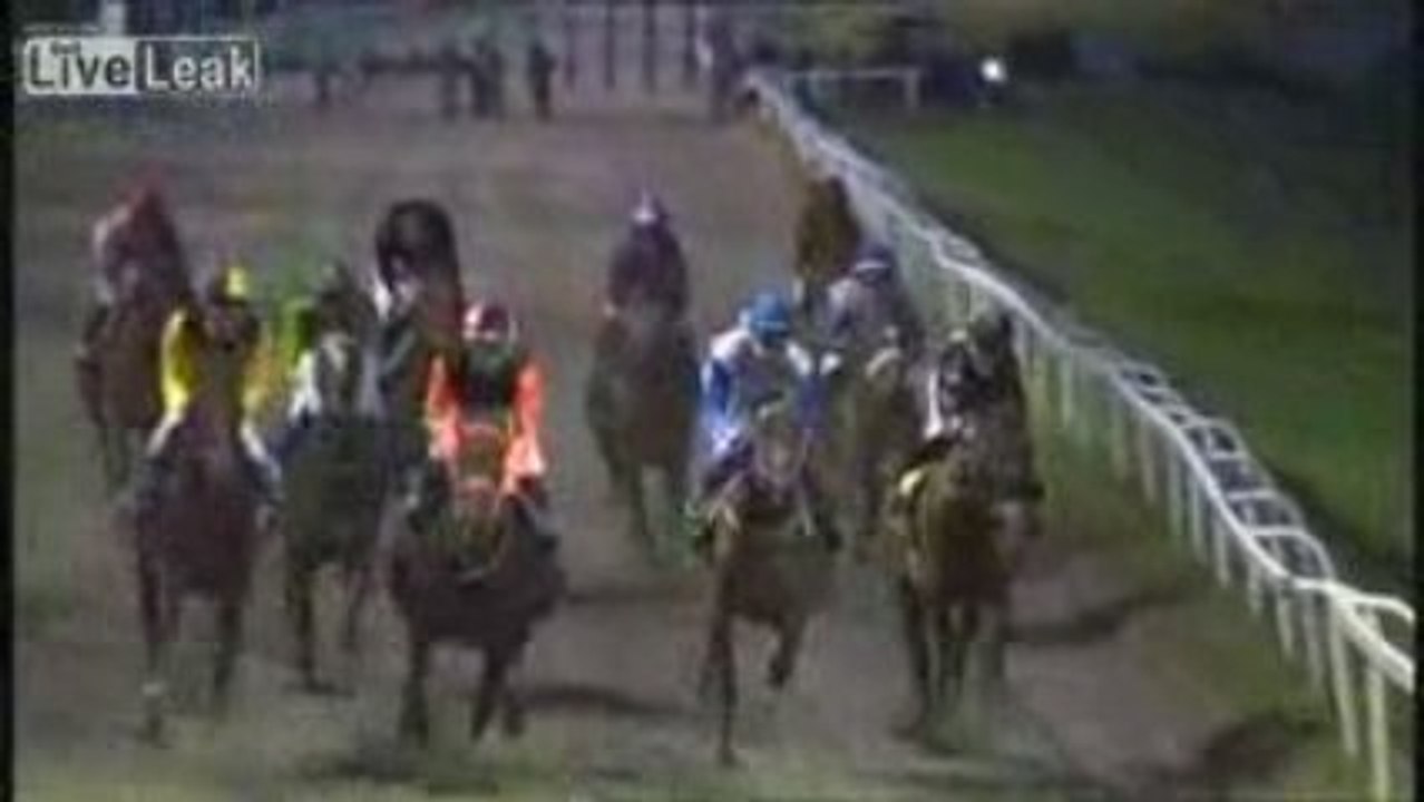 Chute de deux femmes Jockey