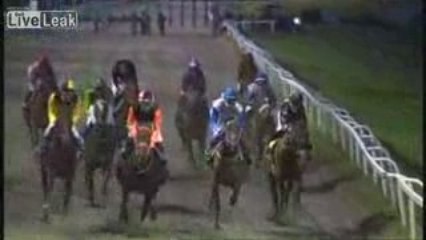 Chute de deux femmes Jockey