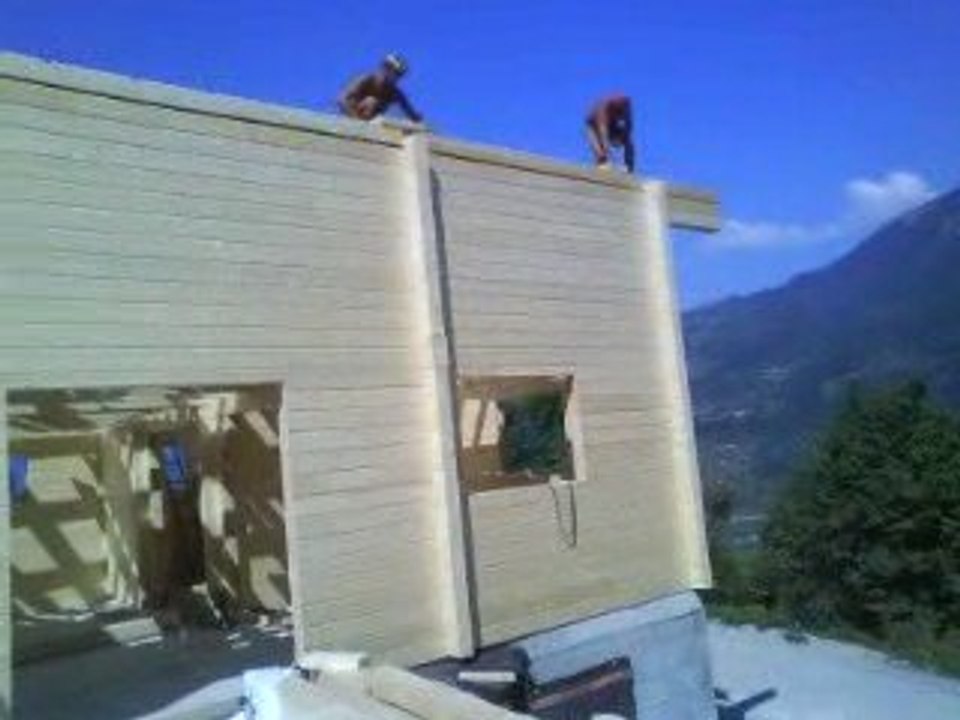 Comment installer le dernier gros madrier ?