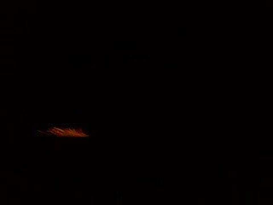 Régis joue avec un Pétard