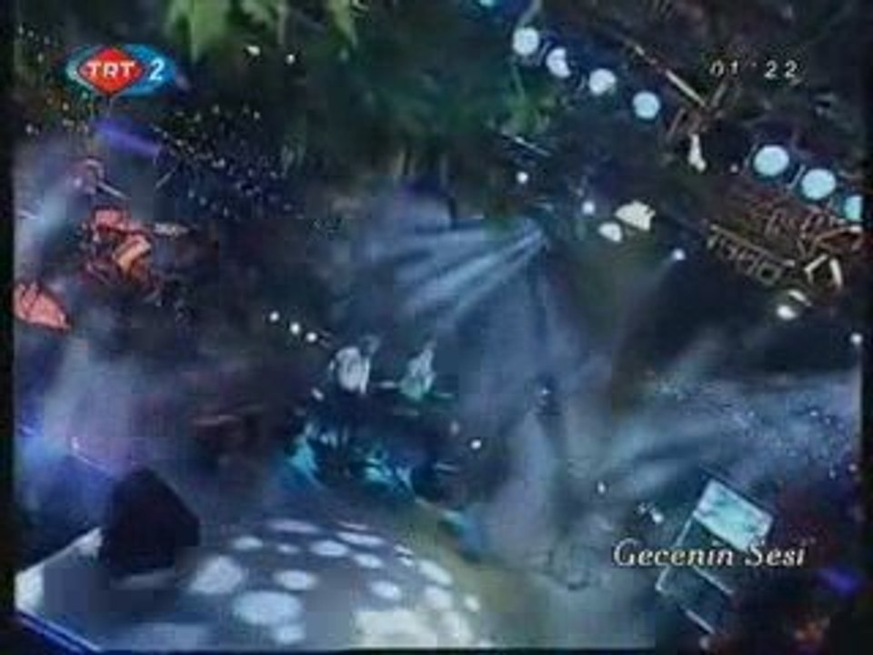 İki Alyans Yücel Arzen şarkısı düet