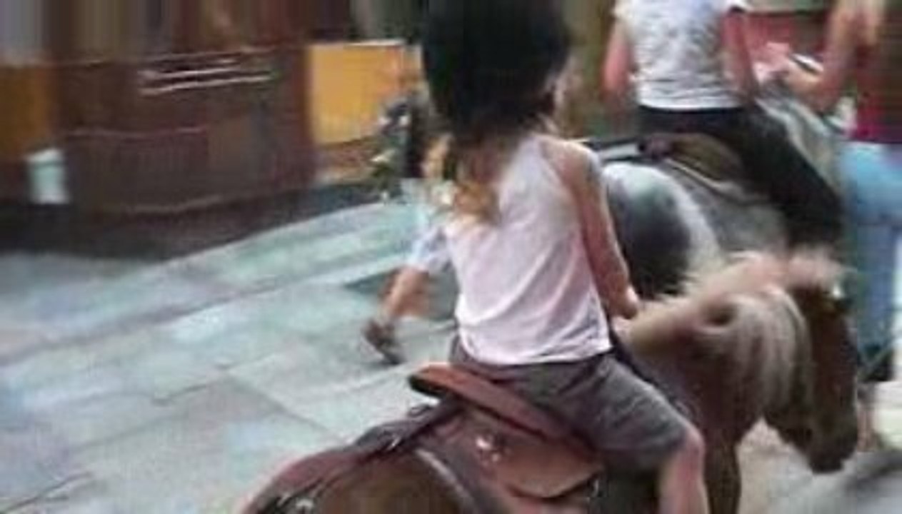 Maëlle fait du poney 2ma