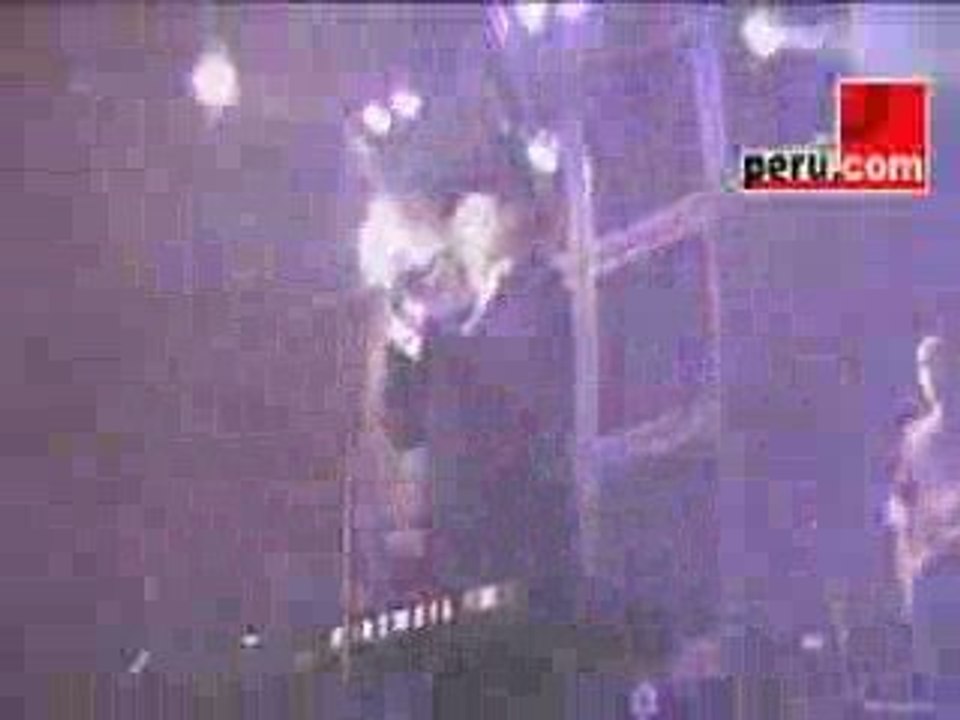 Miguel Mateos rockeó con camiseta peruana