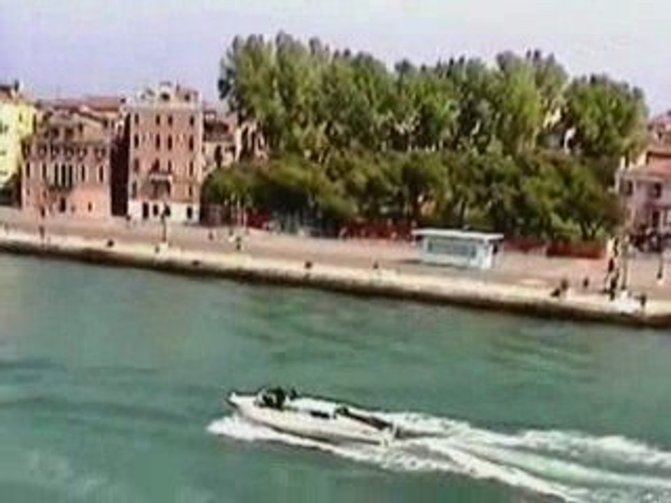 arrivée à Venise par la passe du Lido