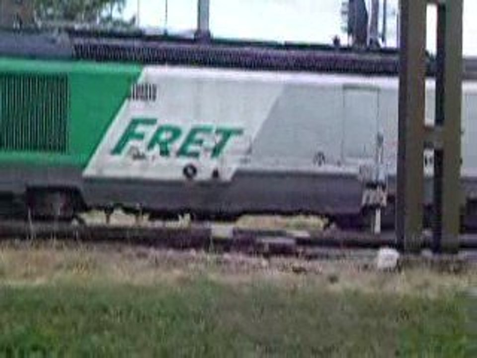 Train de gravier partant de Coutras