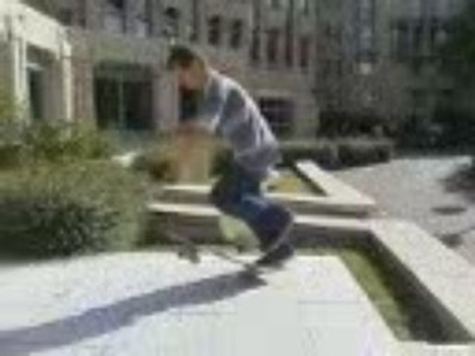 kickflip de mon pti frere