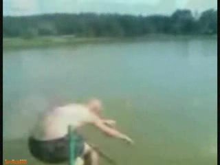 Regis saute par dessus une chaine