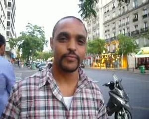 La rue est vers l'image. What else? 1