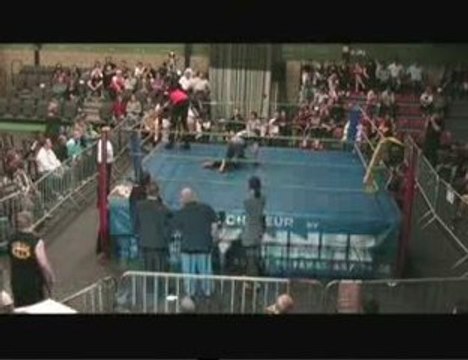 Auvelais: 1er Mai : NO DQ: Jack Spinal VS Spike Bones (3)