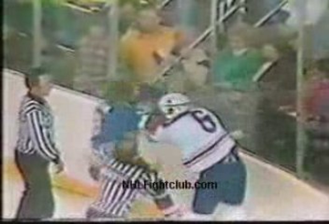 Bob Nystrom vs Jim Schoenfeld ISLANDERS vs SABRES ROUND 2