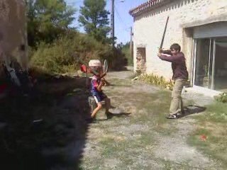 Entrainement du petit frere a l'epee
