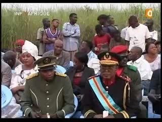 Espace - troposphere V: une fusée au Congo